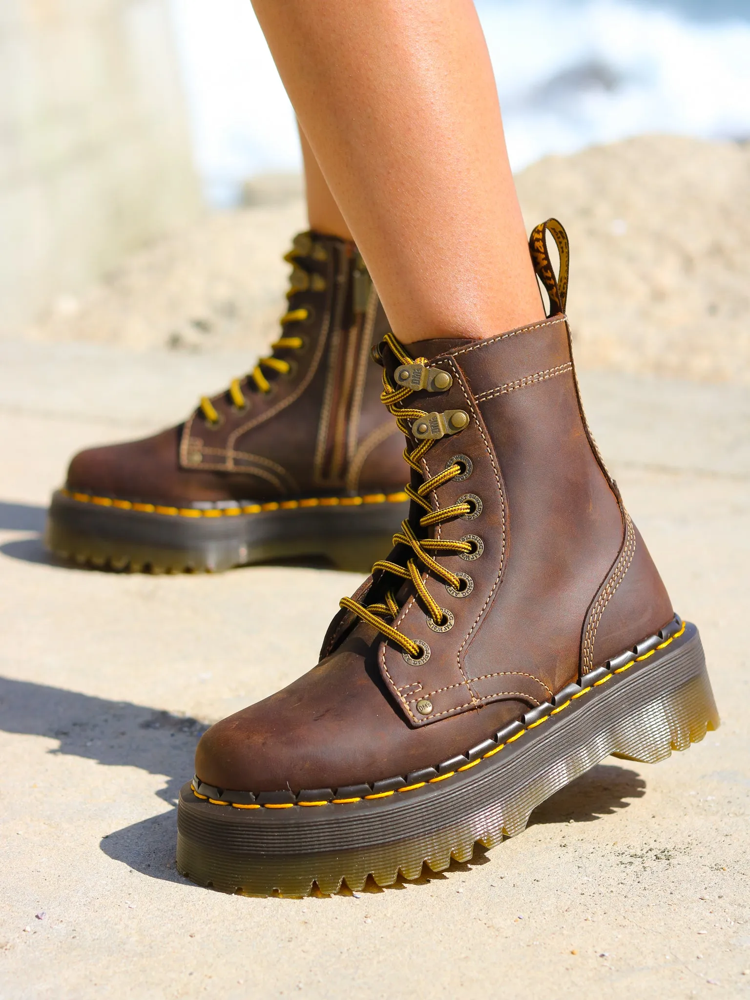 DR. MARTENS JADON ARC CRAZY HORSE BROWN