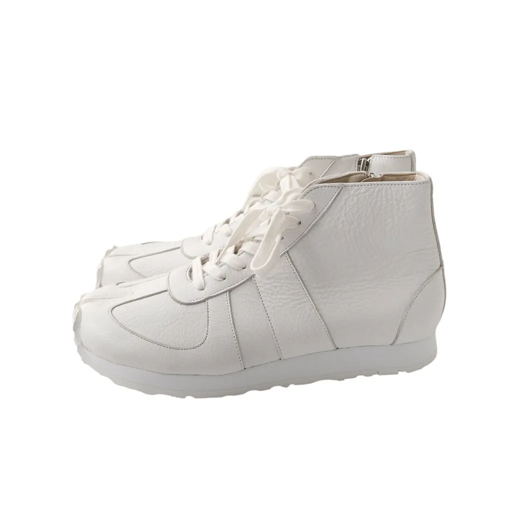 Tabito "Brace" Sneakers (White)